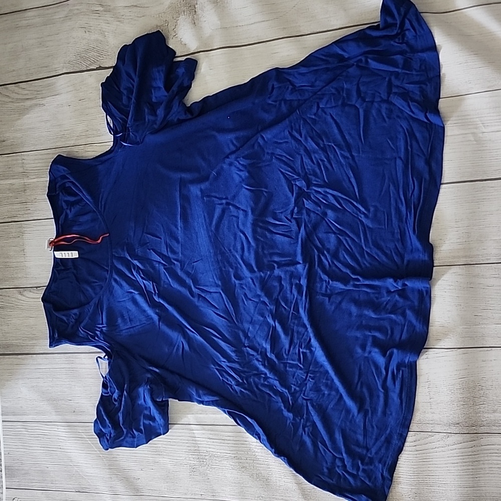 NWOT Elle Shoulder Cut Out Blouse Size L